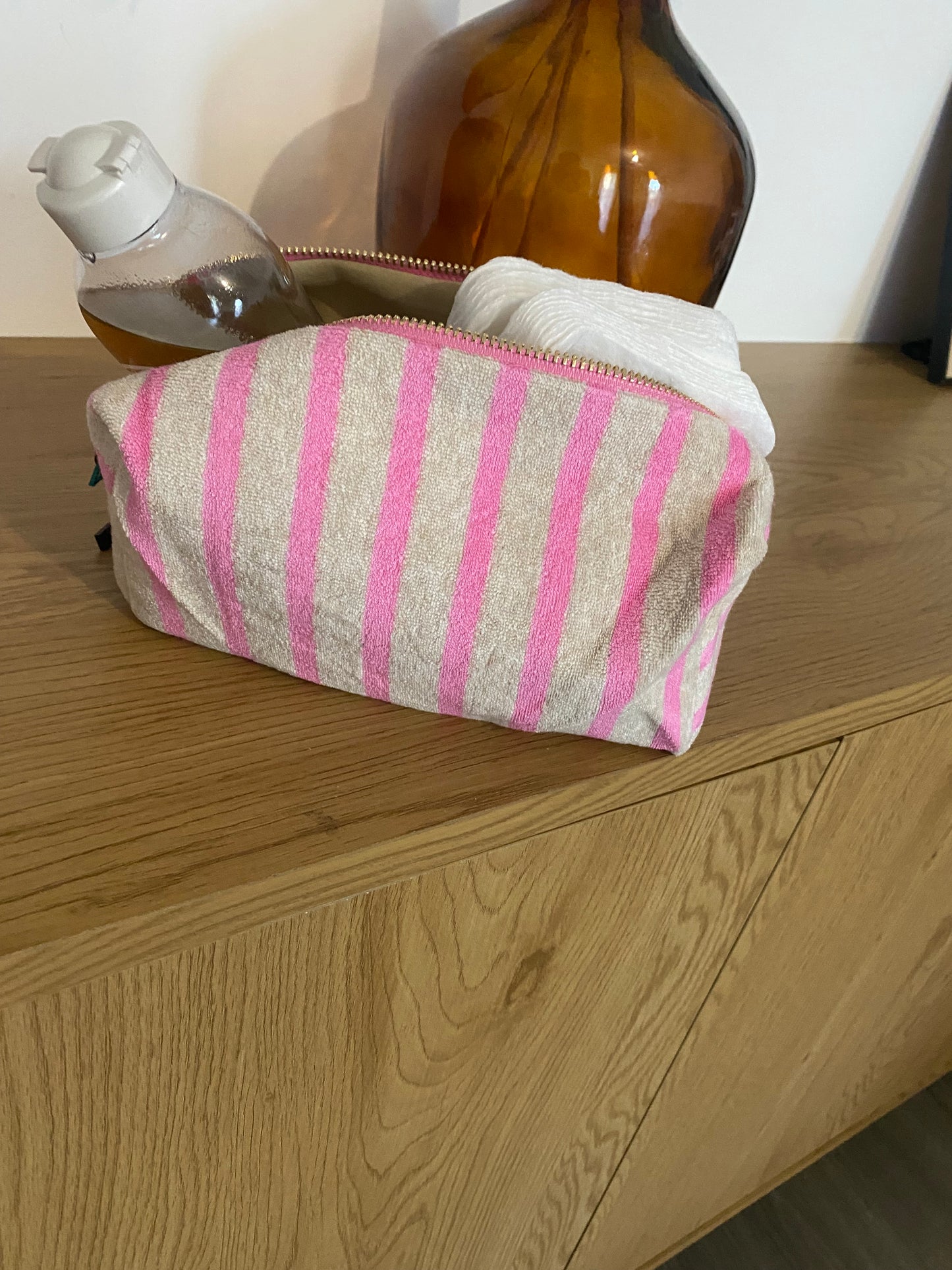 Trousse gris rayé rose